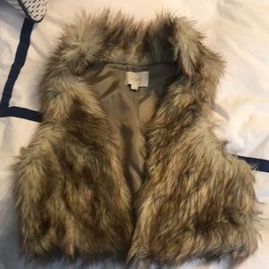 Cropped faux fur vest